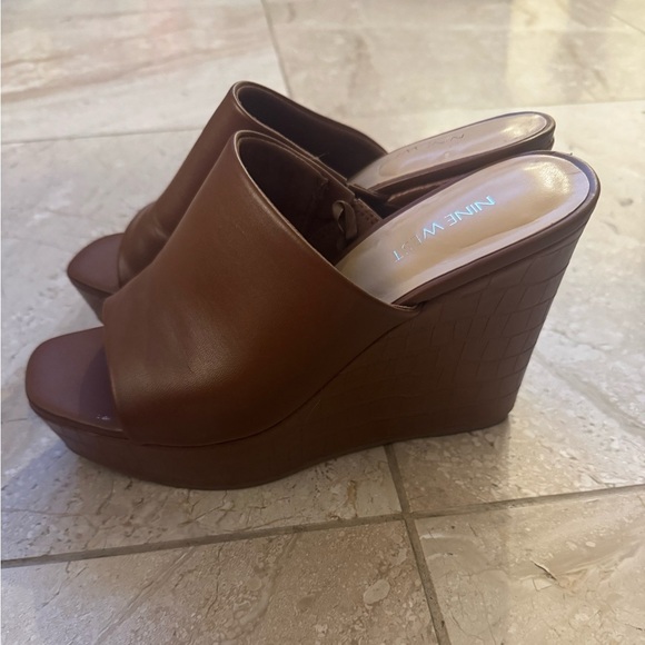 Nine West 4.5" wedge heels 8 1/2 brown - Picture 2 of 5